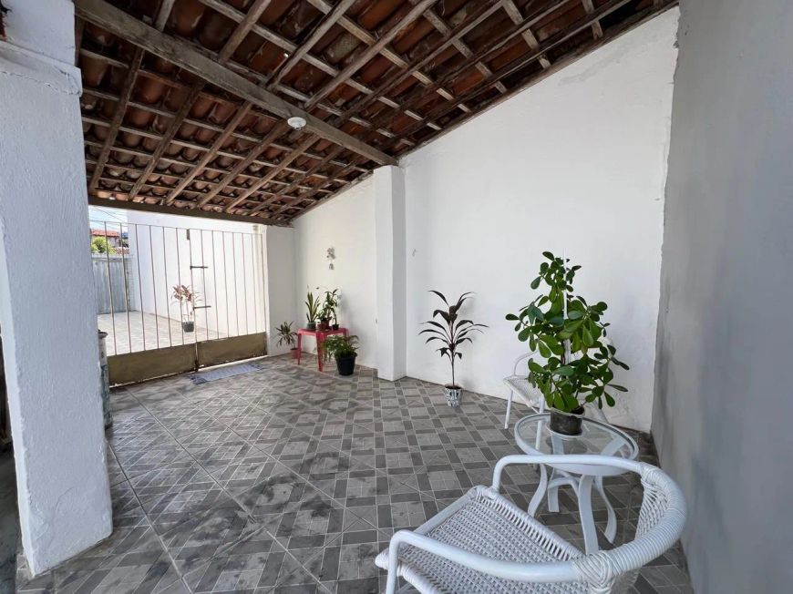 Casa em rua fechado no bairro do feitosa