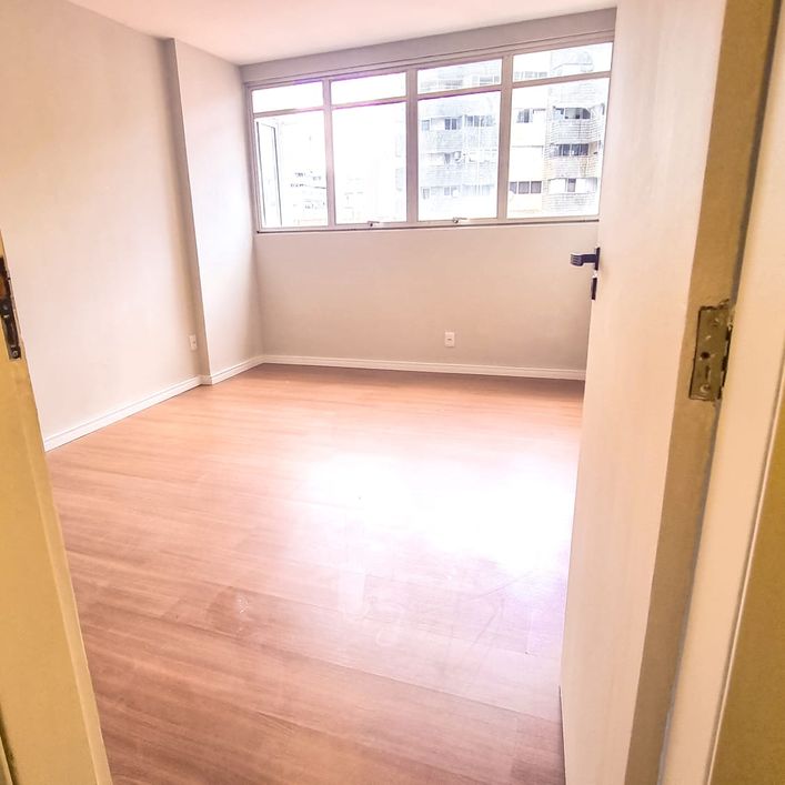 Apartamento para venda tem 120 metros quadrados com 3 quartos em Ponta Verde - Maceió - AL