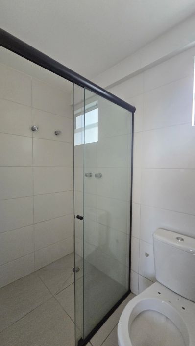 ALUGO APARTAMENTO COM 3/4 SENDO TODOS SUÍTES INDEPENDENTES. R$3.500,00 ,NO BAIRRO DO FAROL!