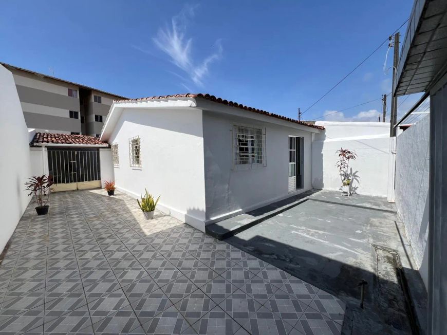 Imóvel para venda possui 200 metros quadrados com 3 quartos em Feitosa - Maceió - AL