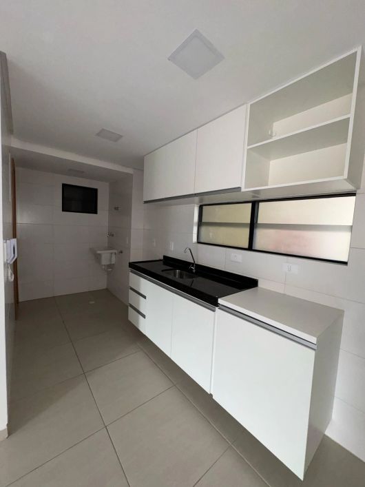 APARTAMENTO COM 3 QUARTOS SEMIMOBILIADO NO FAROL