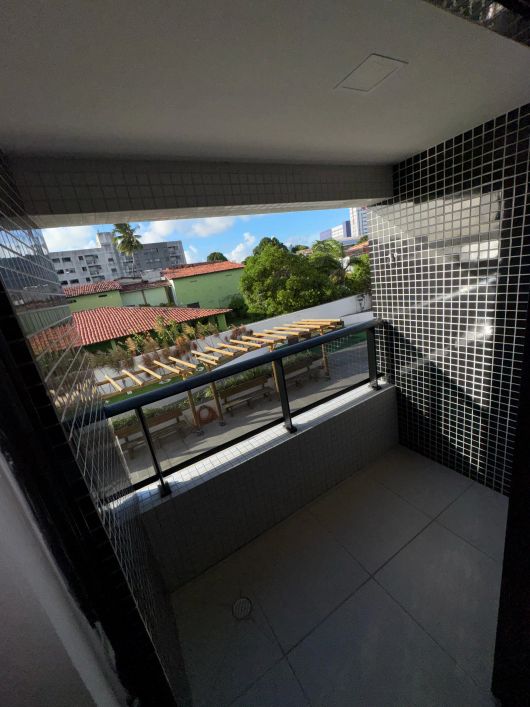 APARTAMENTO COM 3 QUARTOS SEMIMOBILIADO NO FAROL
