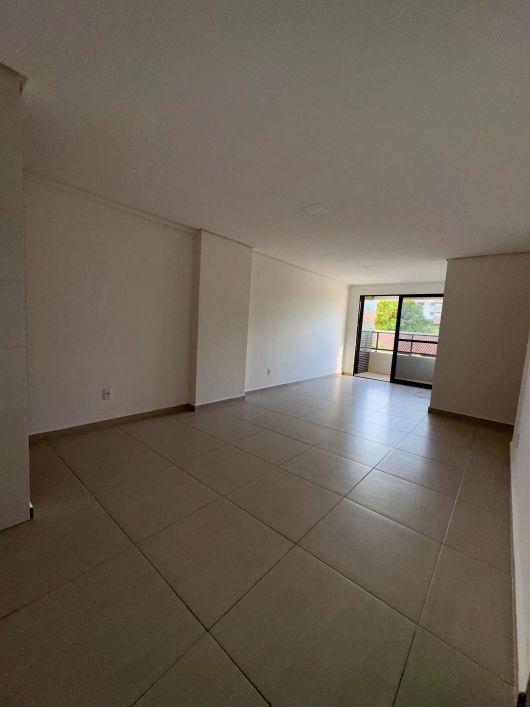APARTAMENTO COM 3 QUARTOS SEMIMOBILIADO NO FAROL