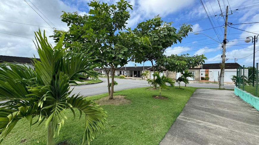 Chave Grand Jardim Lírios Casa com 2/4 R$ 127 mil garagem individual