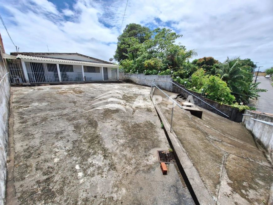 CASA NO BAIRRO DA GRUTA DE LOURDES COM ÓTIMO ESPAÇO EXTERNO, NASCENTE, PRÓXIMA AO SAMS CLUB, SUPERME