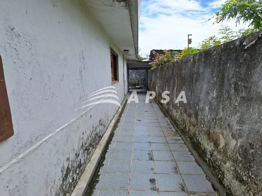CASA NO BAIRRO DA GRUTA DE LOURDES COM ÓTIMO ESPAÇO EXTERNO, NASCENTE, PRÓXIMA AO SAMS CLUB, SUPERME