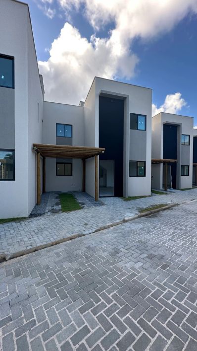 Sobrado para venda possui 90 metros quadrados com 3 quartos em Serraria - Maceió - AL