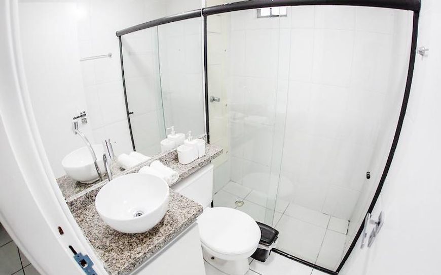 Oportunidade! Apto c/ 3q, 70m, Porteira fechada, 200m da Praia de Ponta Verde. Condomínio baixo
