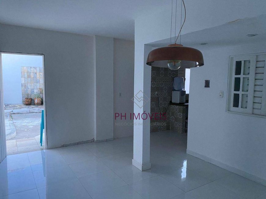 Casa localizada no Bairro do Poço com 3 dormitórios sendo 1 suíte + Piscina e Churrasqueira - 330m²