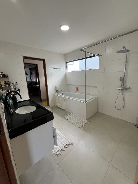 Alugo Casa com 04qts 04suites com energia solar