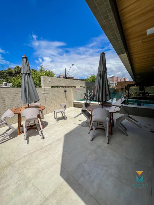 Vendo ou alugo Cobertura Garden c/ 03 quartos, s/ 02 suítes, piscina, churrasqueira, 02vgs.