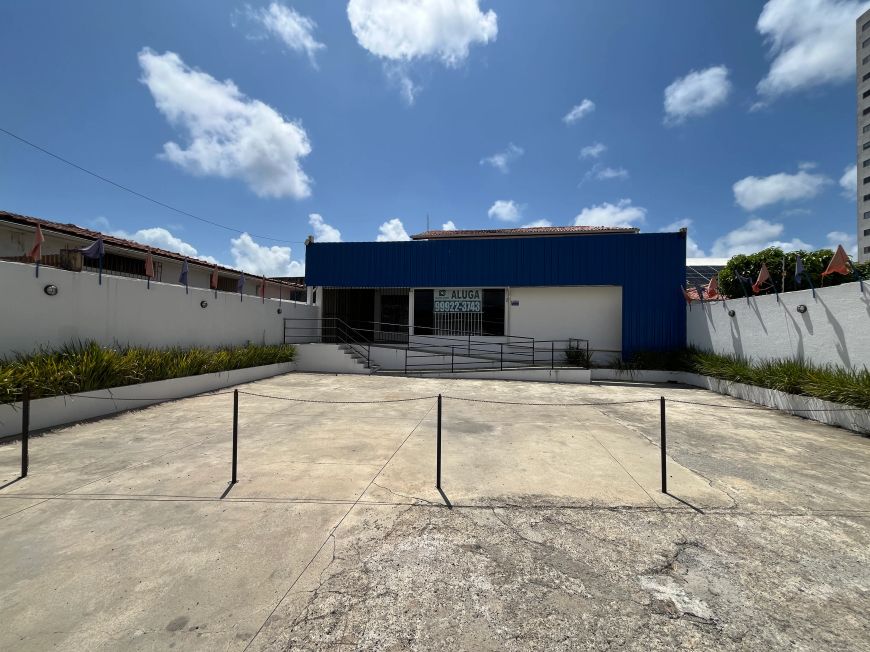 Alugo casa comercial, 498m2, estacionamento, rua do hospital Arthur Ramos, bairro da Gruta.
