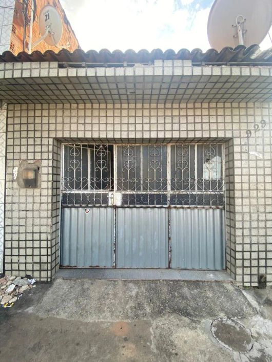 Vendo Casa 3 quartos no Poço, por trás do Senai