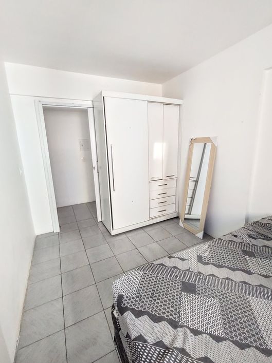 Alugo - Quarto e sala mobiliado na Ponta Verde, próximo a praça do Skate