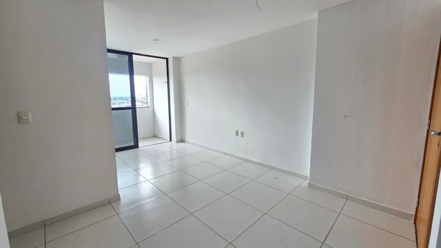ALUGO APARTAMENTO COM 2/4 SENDO UM SUÍTE, COM VARANDA! R$2.700,00