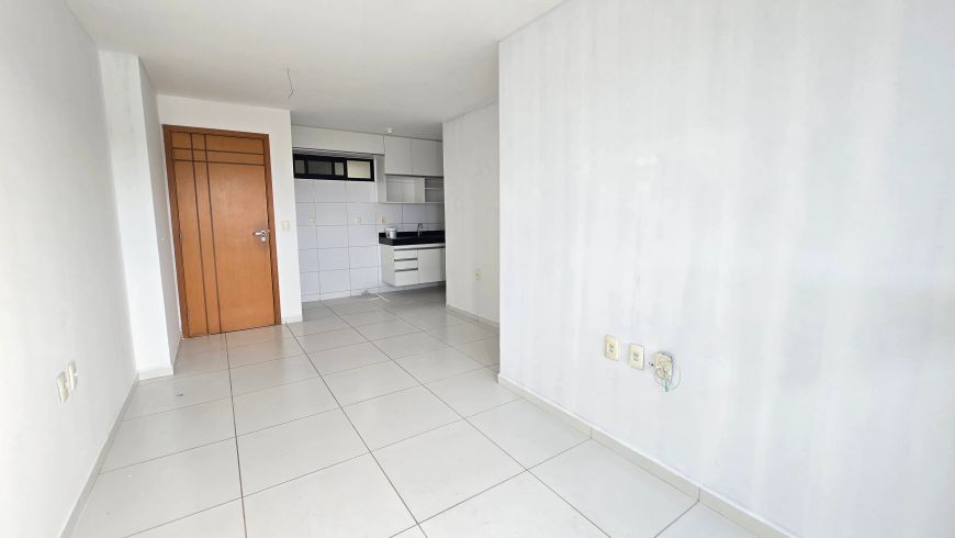 ALUGO APARTAMENTO COM 2/4 SENDO UM SUÍTE, COM VARANDA! R$2.700,00
