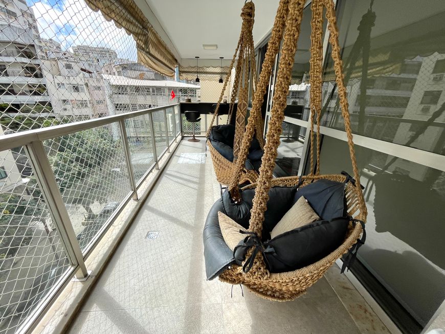 Excelente apartamento com varanda, 215 m², em rua tranquila!