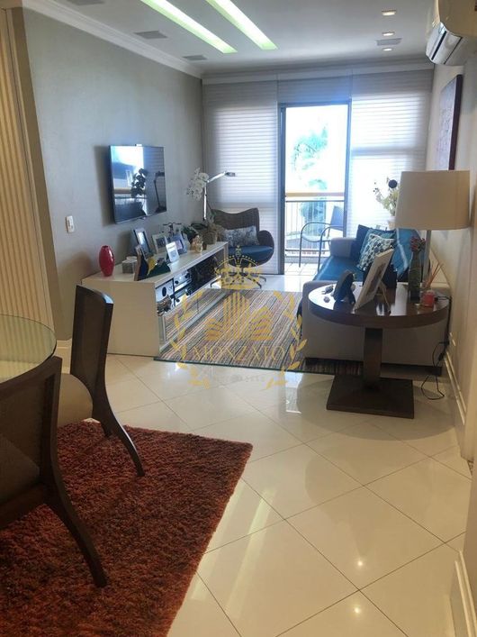 Apartamento totalmente reformado em condomínio no Leblon, 74m2