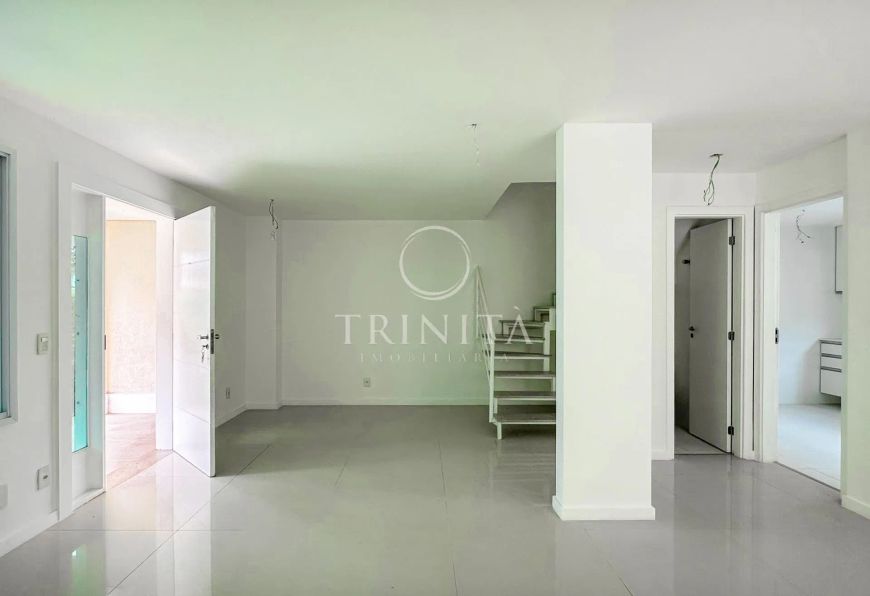 SUNRISE CASA TRIPLEX ESTILO AMERICANO COM 4 SUÍTES