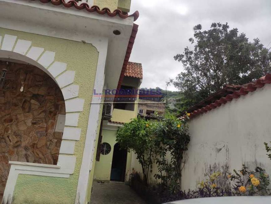 CASA 4 QUARTOS RUA BARBOSA RODRIGUES CASCADURA !!!