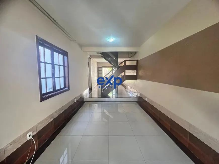 Linda Casa em Condomínio no Anil - Venda