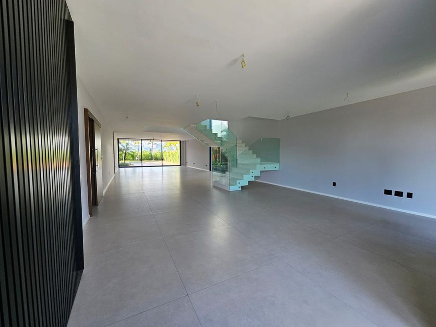 Casa para venda possui 973 metros quadrados com 5 quartos em Barra da Tijuca - Rio de Janeiro - RJ