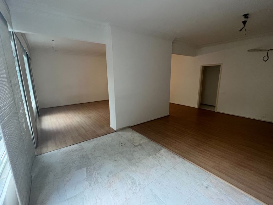 Excelente apartamento com vista parcial mar, salão e com quatro quartos, sendo duas suites,