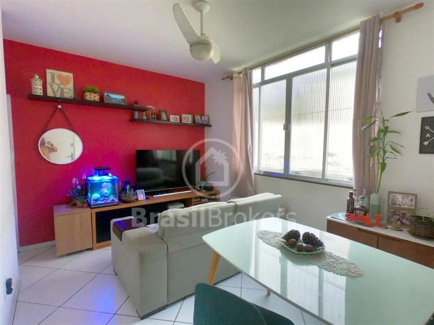 Apartamento modernizado com 2 quartos
