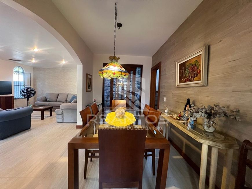 Belíssima casa em condomínio com 4 quartos, piscina e dependência.