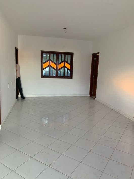 Pedra de Guaratiba-Casa ampla 3qtos-2salões—Centro