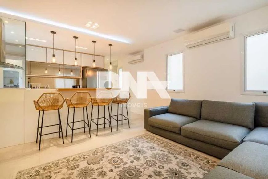 Cobertura Triplex:2 quartos sendo 1 suíte, 1 vaga