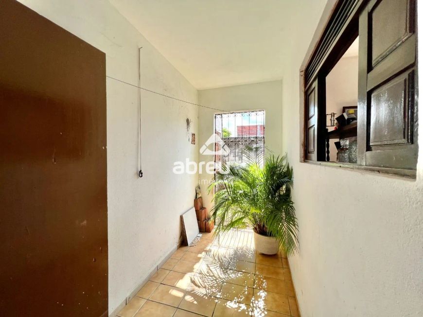 Casa à venda em Natal - 4 quartos, 3 suítes