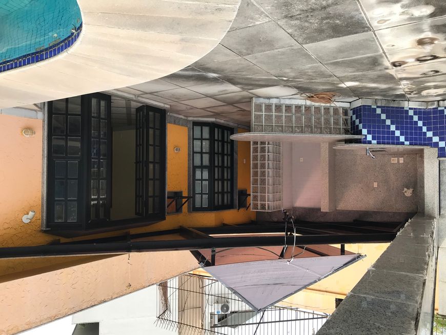 Apartamento de 300 metros quadrados no bairro Leblon com 4 quartos