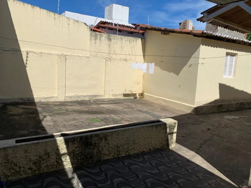 Casa no coração do Tirol com 154m² de área, terreno de 309m² e com projeto para clínica/escritório