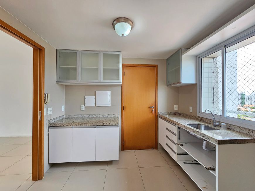 Apartamento com 3 quartos em Lagoa Nova