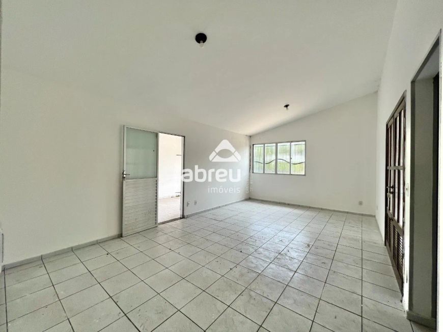 Casa Ampla e Bem Localizada à Venda em Pitimbu, Natal - Excelente Oportunidade!