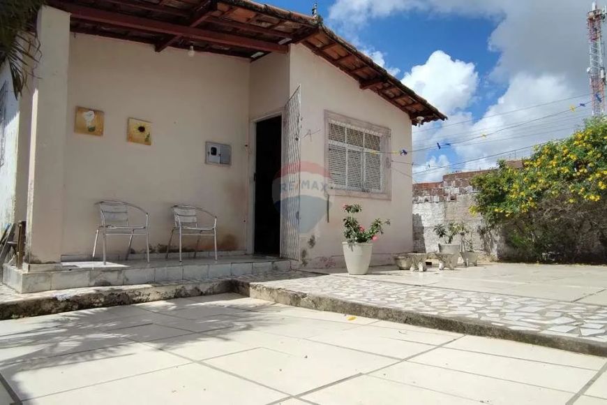 Oportunidade Casa com 2/4 no pajuçara 80m2 área util e 286m² área total