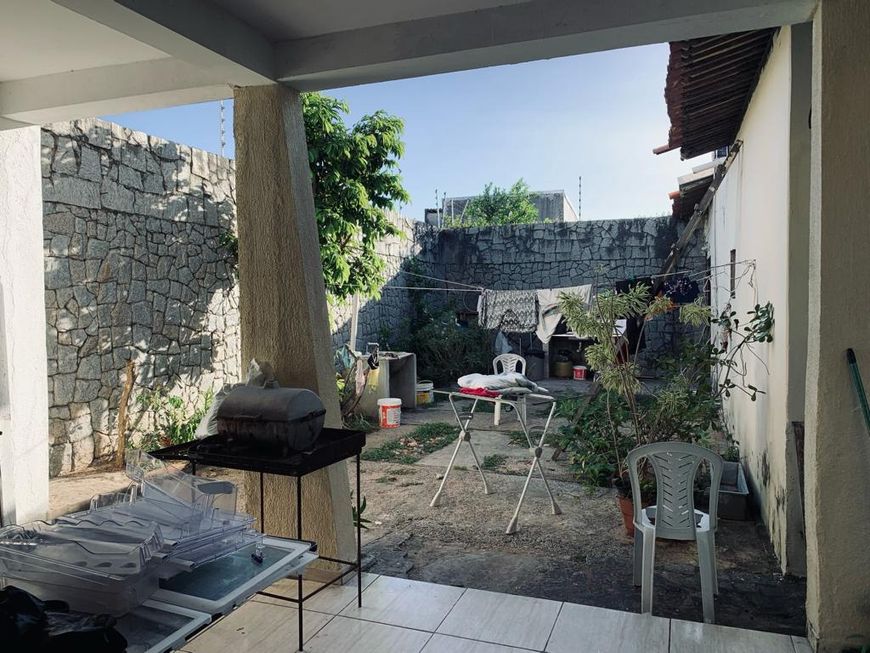 Casa para venda possui 180 metros quadrados com 3 quartos em Ponta Negra - Natal - RN