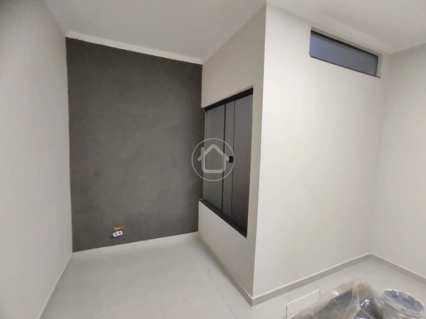 CASA EM CONDOMINIO - 2 QUARTOS SENDO 01 SUITE-