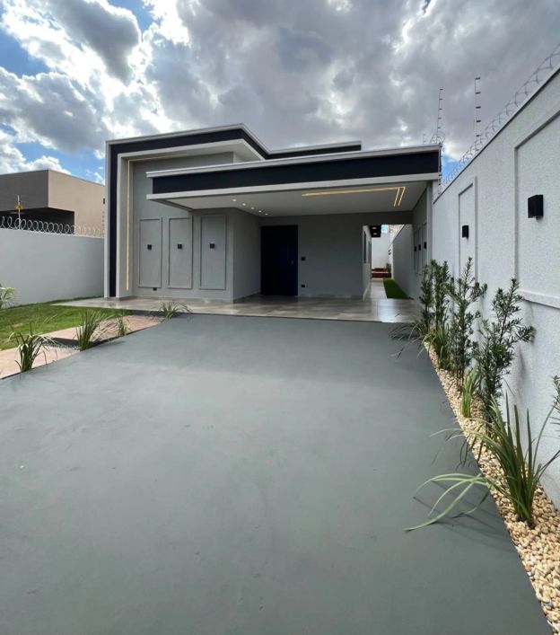 Belíssima Casa Térrea nova a venda no bairro Pioneiros, com 3 quartos, área gourmet e piscina.