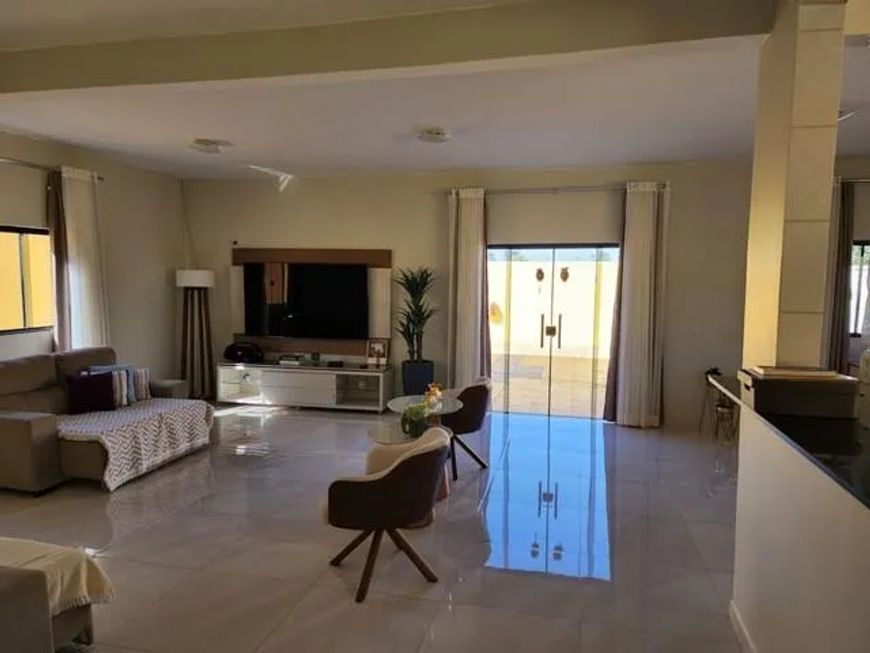 Excelente casa no Condomínio Mônaco no Incra 9 com 3 Quartos sendo 2 suítes.