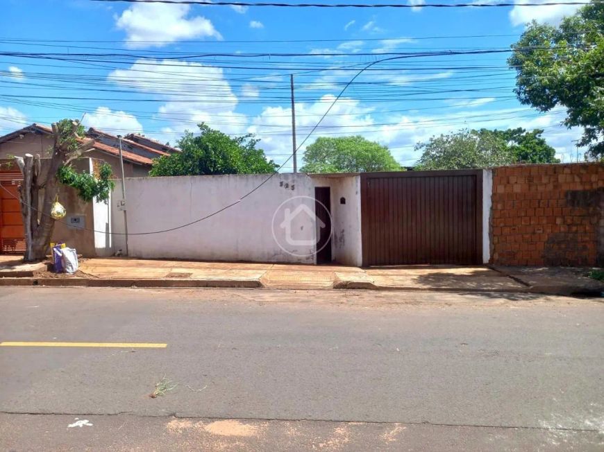 TERRENO COM EDÍCULA NO CORONEL ANTONINO