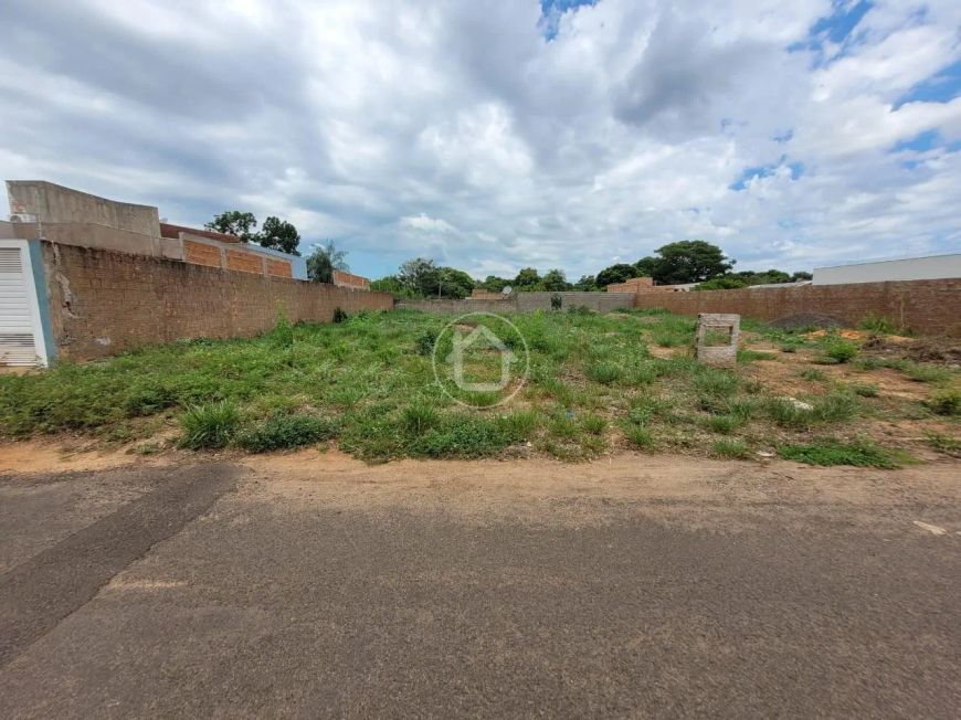 TERRENO, PLANO MURADO EM L