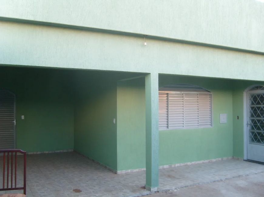Setor Oeste QD 18, 3 quartos (1suite) laje + casa de fundos esquina R$ 450.000