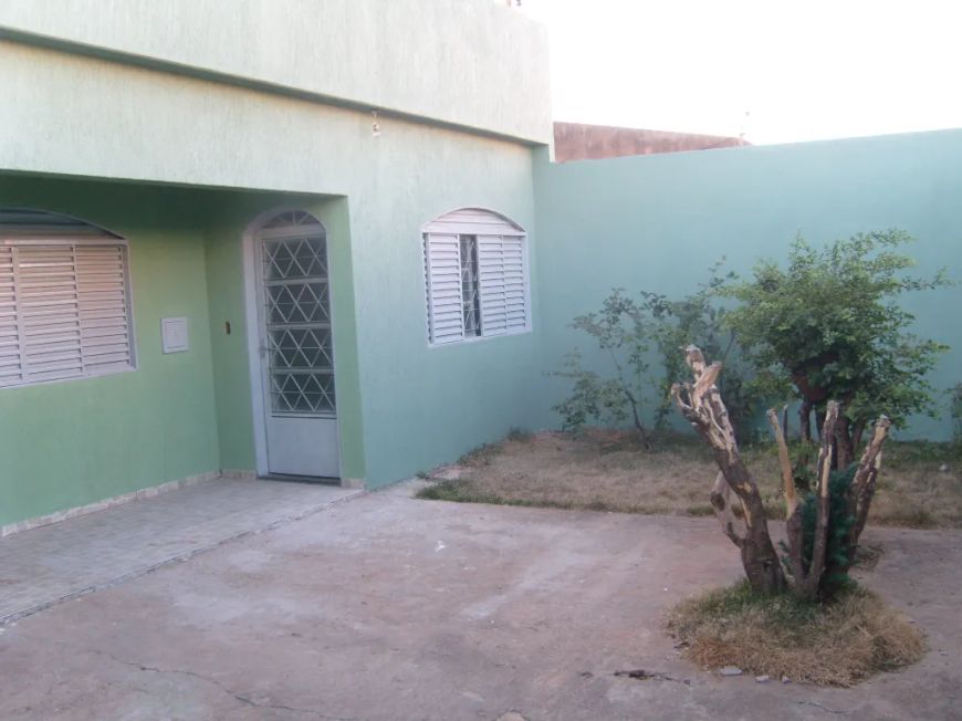 Setor Oeste QD 18, 3 quartos (1suite) laje + casa de fundos esquina R$ 450.000