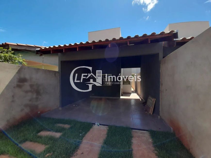 Linda casa à venda com acabamento impecável e localização privilegiada.