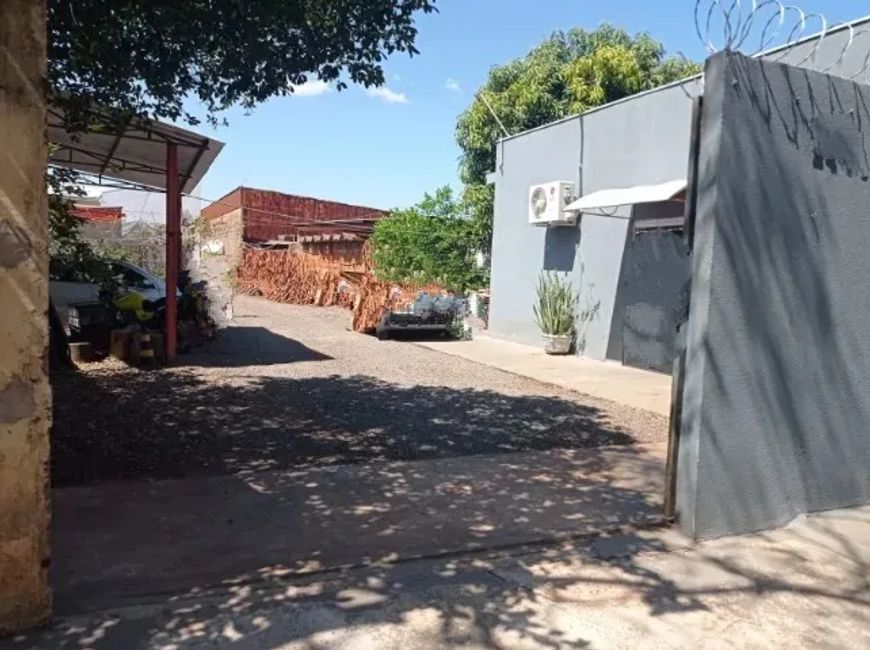 📍Terreno com salão comercial no Bairro Vila Bandeirantes