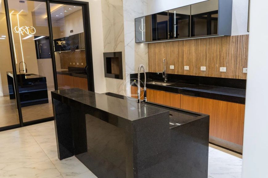 CASA COM ACABAMENTO DE ALTO PADRÃO E TECNOLOGIA