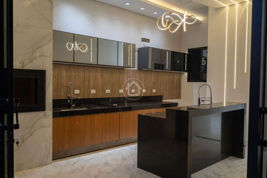 CASA COM ACABAMENTO DE ALTO PADRÃO E TECNOLOGIA