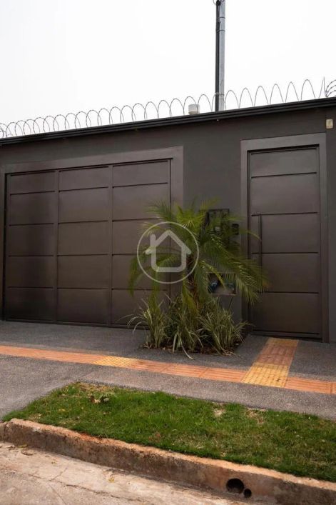 CASA COM ACABAMENTO DE ALTO PADRÃO E TECNOLOGIA
